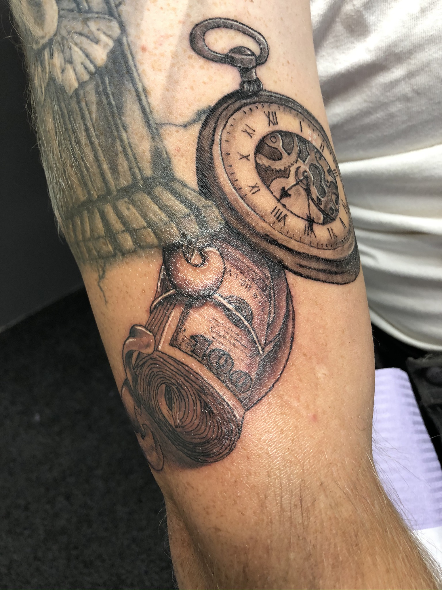 7B99A4AC-11E4-4265-9C7B-95C963BF6EB7